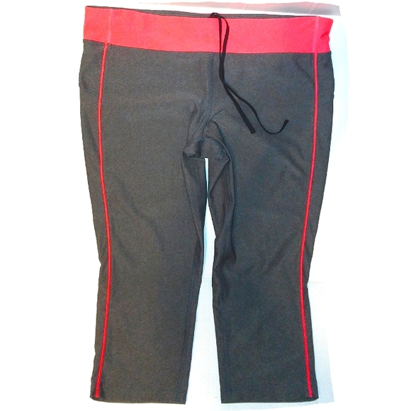 NWOT~XERSION~Women's Moisture Wicking Athletic Capri Pants~Large - Picture 1 of 14